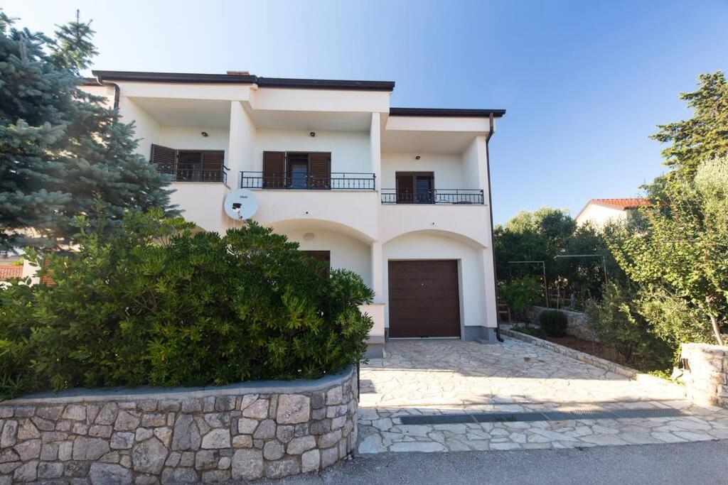 Family House With Apartments Near The Beach And City Center Krk Town Exterior photo