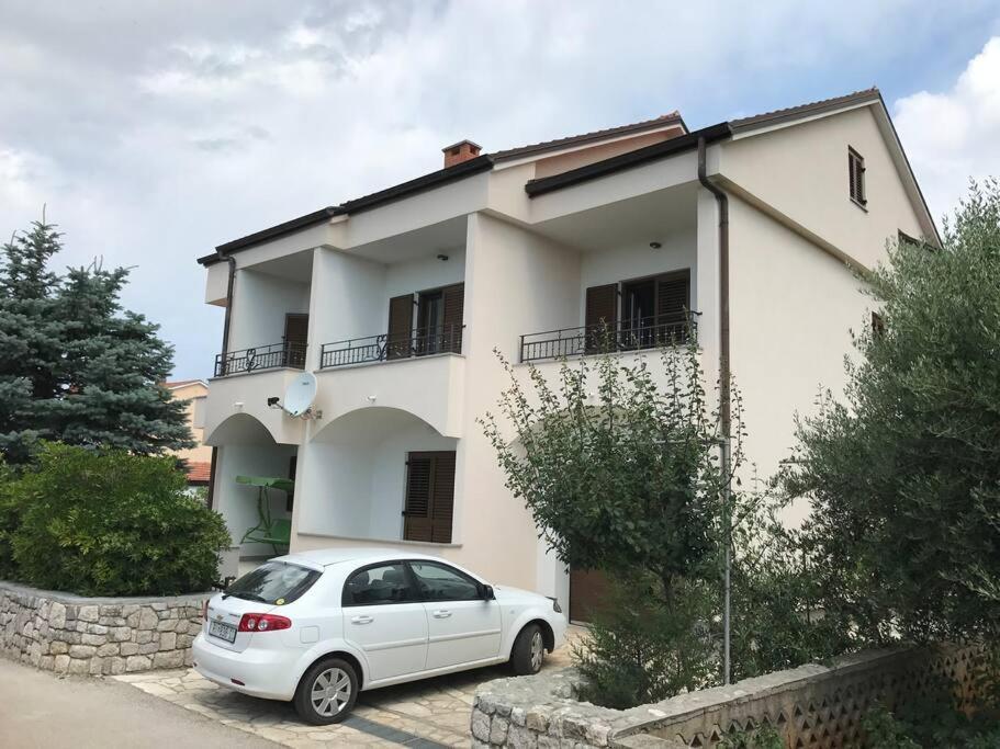 Family House With Apartments Near The Beach And City Center Krk Town Exterior photo