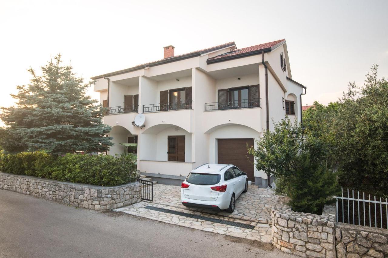 Family House With Apartments Near The Beach And City Center Krk Town Exterior photo